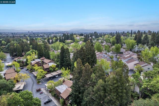 879 Camelback Pl, Pleasant Hill CA: https://media.crmls.org/mediaz/8bf6d03a-5f3e-4b3e-bead-383ca6c6072c.jpg