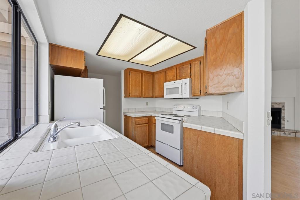 9260 Towne Centre Dr - photo 7