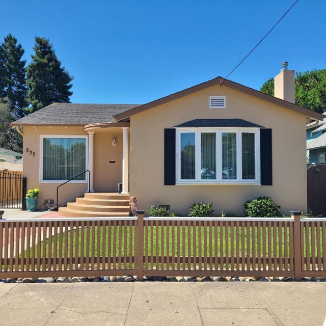 233 Rigg Street, Santa Cruz CA: https://media.crmls.org/mediaz/8bf81603-58b8-4edb-ac51-0c7ccbdcbc2c.jpg
