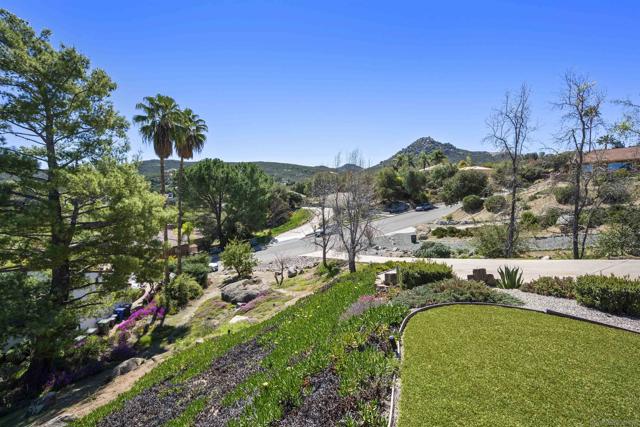 15519 Calistoga Dr., Ramona CA: https://media.crmls.org/mediaz/8bf81da2-e33c-4fd4-acb0-da30bd0cb23a.jpg