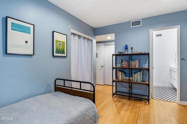 Detail Gallery Image 33 of 47 For 11912 Riverside Dr #20,  Valley Village,  CA 91607 - 2 Beds | 3 Baths