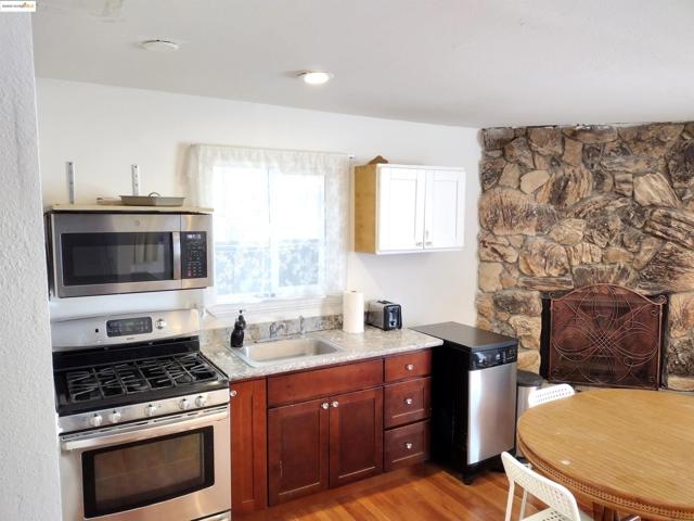864 San Francisco Ave, South Lake Tahoe CA: https://media.crmls.org/mediaz/8bf84059-0454-46f4-ba96-8eed8913e603.jpg
