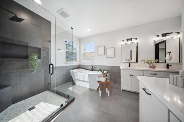 7531 Edinburgh Way, Gilroy CA: https://media.crmls.org/mediaz/8bf84830-5c35-44f5-904c-67cabec14453.jpg