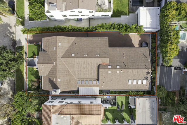 950 S Longwood Avenue, Los Angeles CA: https://media.crmls.org/mediaz/8bf8547a-a33b-4b48-805b-83bd4604cf74.jpg