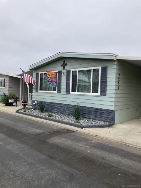 7217 San Luis St, Carlsbad CA: https://media.crmls.org/mediaz/8bf88d1b-f031-4638-bdac-c6e6762768b7.jpg