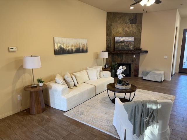 51885 Avenida Bermudas, La Quinta CA: https://media.crmls.org/mediaz/8bf9f0ed-9d9e-4ac5-9e51-d5948536715b.jpg