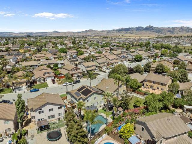 1650 Mimosa Street, Hollister CA: https://media.crmls.org/mediaz/8bfa1e6e-4215-4832-9d2c-d3ed01ecb457.jpg