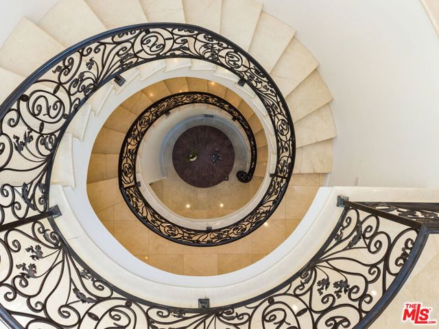 8027 Floral Avenue, Los Angeles CA: https://media.crmls.org/mediaz/8bfa3c1c-7900-43db-805c-b607394d704d.jpg