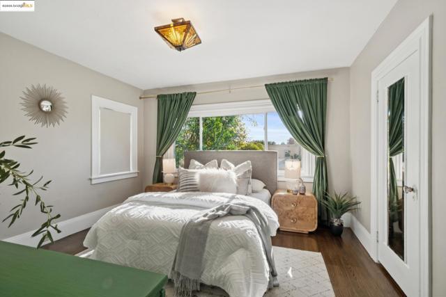 919 Mckinley Ave, Oakland CA: https://media.crmls.org/mediaz/8bfa4367-b158-404b-85f4-773a57f3f490.jpg