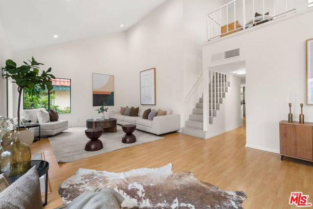 1742 S Bentley Avenue, Los Angeles CA: https://media.crmls.org/mediaz/8bfa479d-9530-4fdb-b95e-40a842303d86.jpg