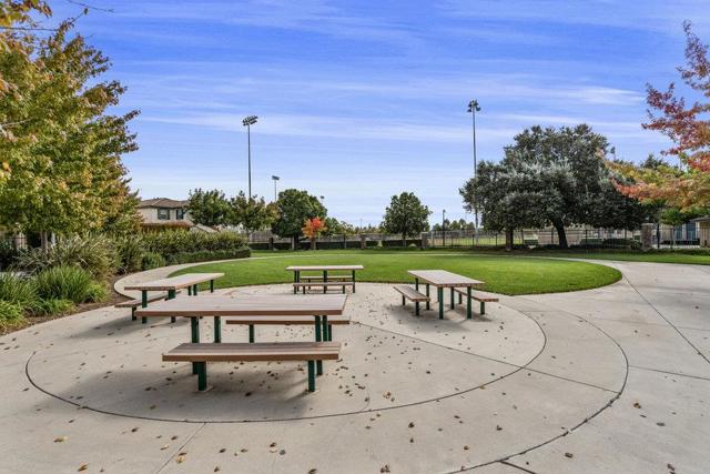 130 Lusitano Way, Gilroy CA: https://media.crmls.org/mediaz/8bfa48d4-6dbf-4b6f-b03e-e29aa2703398.jpg