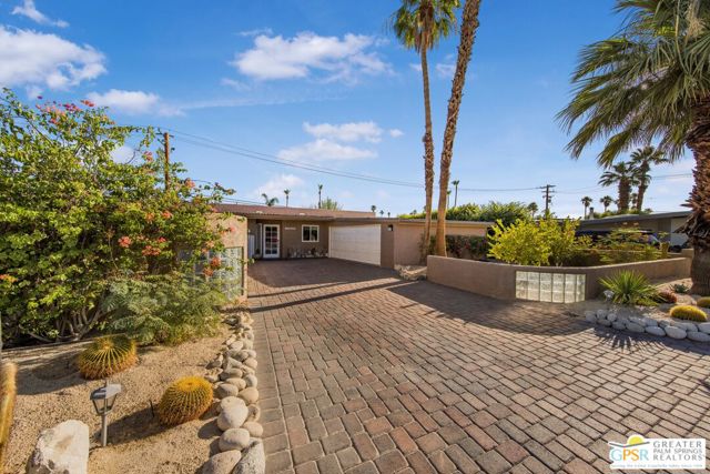 73940 Mountain View Avenue, Palm Desert CA: https://media.crmls.org/mediaz/8bfabd5d-ba0c-4856-a1dc-7d5becad7322.jpg