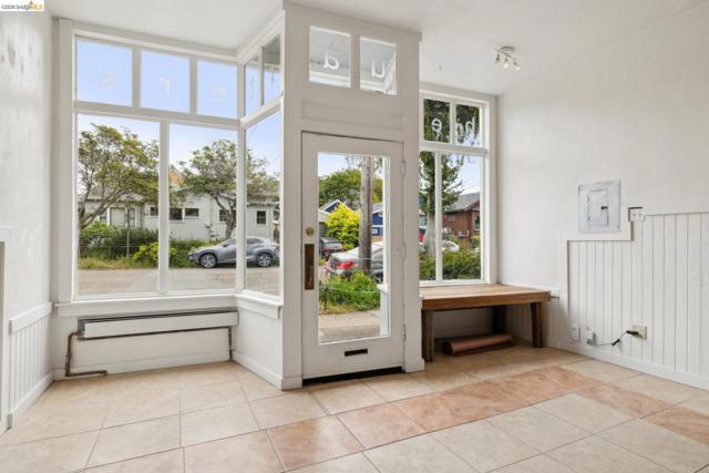 1718 Bancroft Way, Berkeley CA: https://media.crmls.org/mediaz/8bfade5a-7044-4457-bc0b-fc311bf20ad8.jpg