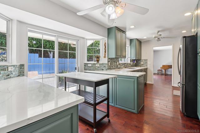 4464 Maple Ave, La Mesa CA: https://media.crmls.org/mediaz/8bfb1b15-5712-48ad-9015-9361197db75e.jpg