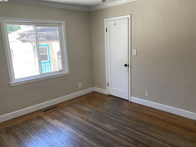 22007 Orange Ave, Castro Valley CA: https://media.crmls.org/mediaz/8bfb8f6e-d2b4-456f-aa09-d87e8b3ff4a6.jpg