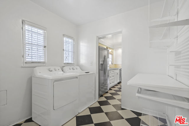 1143 S Rimpau Boulevard, Los Angeles CA: https://media.crmls.org/mediaz/8bfbd971-ea4a-4cc5-a168-5978f1290a2e.jpg