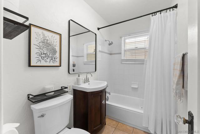 4510 Marlborough Dr, San Diego CA: https://media.crmls.org/mediaz/8bfbe890-fb28-4ed1-8944-f4c258790cd9.jpg