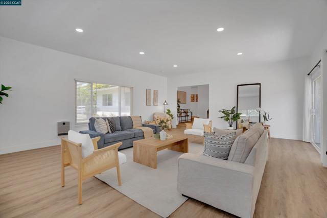 Image 8 of 34 For 4085 Sutro Dr