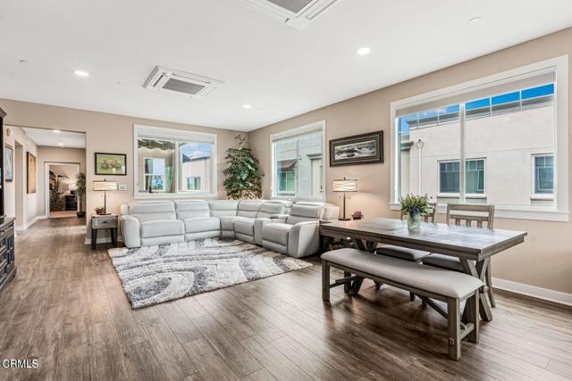 2810 Wagon Wheel Road, Oxnard CA: https://media.crmls.org/mediaz/8bfcb210-9c29-4479-988c-3e839fb842ef.jpg