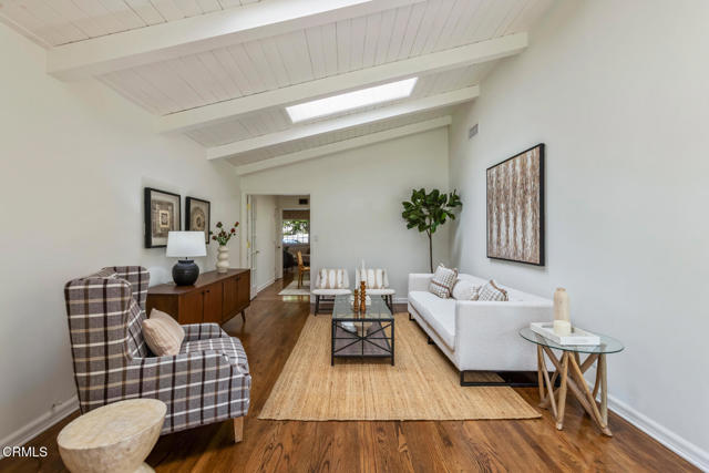 4650 Encinas Drive, La Canada Flintridge CA: https://media.crmls.org/mediaz/8bfce537-fa58-480c-8869-137aedb92c82.jpg