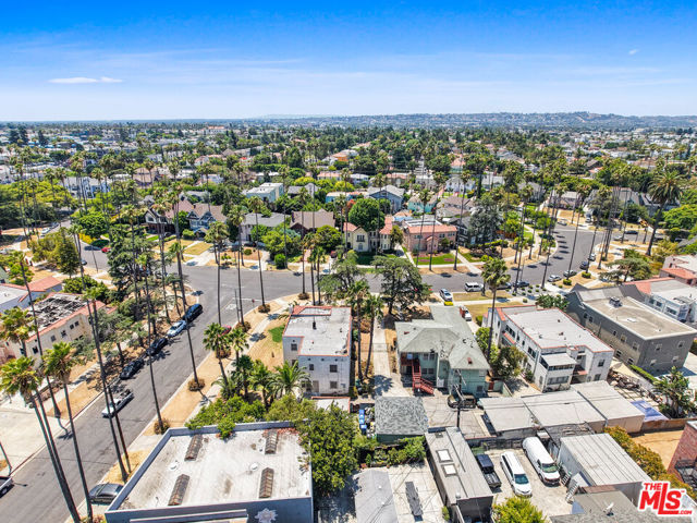 4409 Victoria Park Drive, Los Angeles CA: https://media.crmls.org/mediaz/8bfd0401-0167-4732-af0a-a9034c0d28c8.jpg