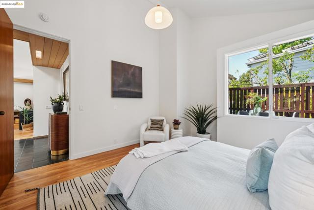120 Hill Rd, Berkeley CA: https://media.crmls.org/mediaz/8bfd2088-0d65-48ff-bae3-2eaca5864608.jpg