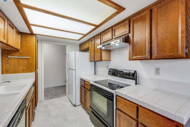 22135 Sevilla Rd, Hayward CA: https://media.crmls.org/mediaz/8bfe0f99-028b-4ad0-ae3c-865ce8070768.jpg