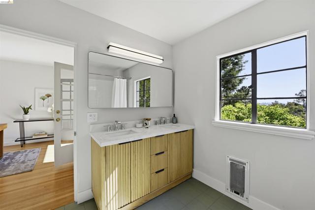 44 Highgate Rd, Kensington CA: https://media.crmls.org/mediaz/8bfe5871-a088-4c92-8359-5cc5b98ae9d5.jpg