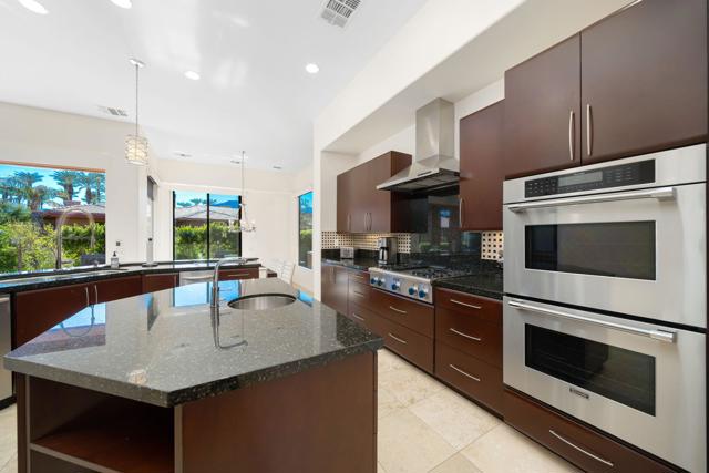 79935 Via Maravilla, La Quinta CA: https://media.crmls.org/mediaz/8bfedffb-501c-4f3e-a1fc-1a2ae6eeedb8.jpg