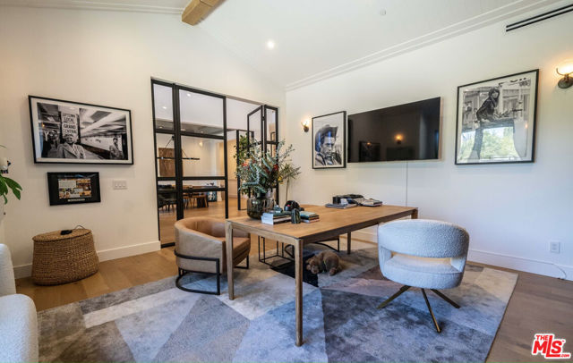 18938 Wells Drive, Tarzana CA: https://media.crmls.org/mediaz/8bfef177-ad14-4a5b-8e6a-65a077088e84.jpg