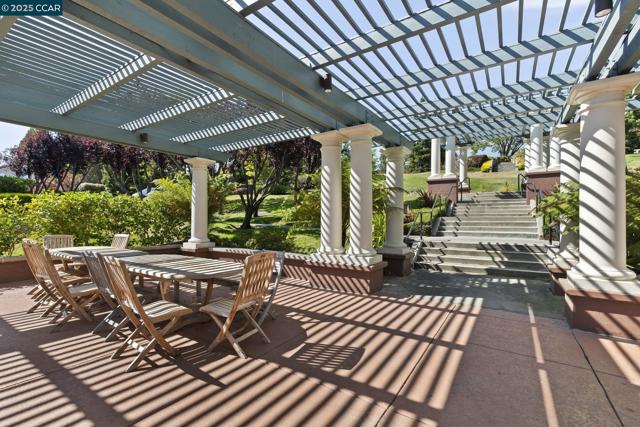 731 Lakemont Pl, San Ramon CA: https://media.crmls.org/mediaz/8bff2bbf-d815-4659-b1dd-c6768d4069ef.jpg