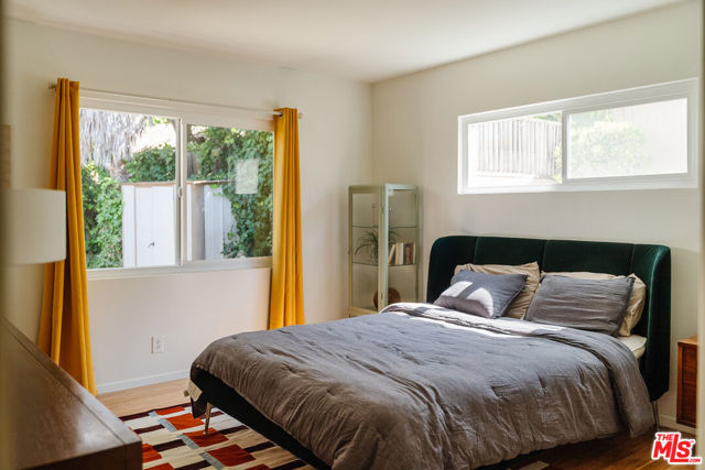 4220 Hillcrest Drive, Los Angeles CA: https://media.crmls.org/mediaz/8bff448e-f0de-4ece-bcda-e4b6135db60e.jpg