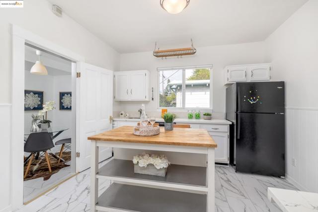 2406 10th, Berkeley CA: https://media.crmls.org/mediaz/8c009cd3-1337-453d-bef9-195dd77fa1a6.jpg