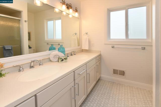 2200 Tice Valley Blvd +3BR ADU, Walnut Creek CA: https://media.crmls.org/mediaz/8c01d1cd-5834-46b3-955b-8099664500d4.jpg
