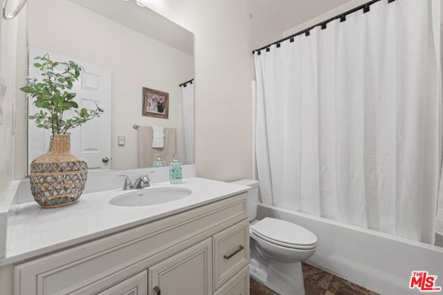 2906 Crocus Place, Palmdale CA: https://media.crmls.org/mediaz/8c01e6b8-4b91-4e00-a98d-7e244e0c9ecf.jpg