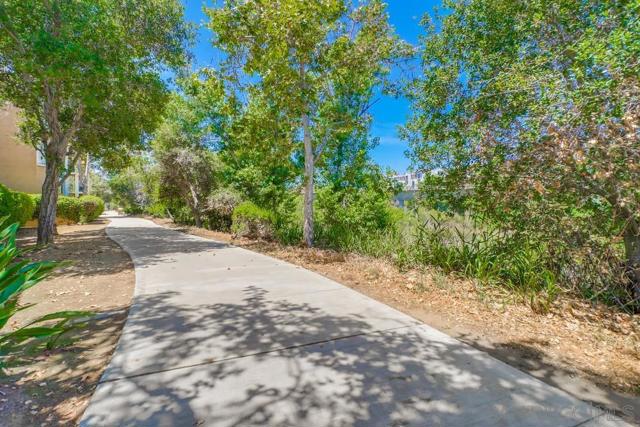 2020 Camino De La Reina, San Diego CA: https://media.crmls.org/mediaz/8c01e94f-3aab-4050-96c4-a82acbe3b9e4.jpg