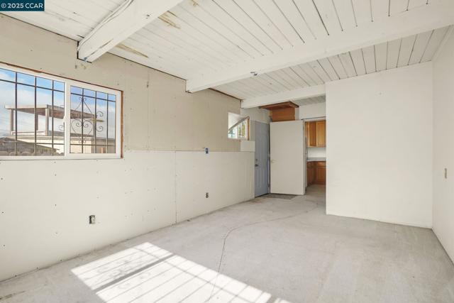 717 Payne Ct, Richmond CA: https://media.crmls.org/mediaz/8c0268c4-238d-4356-a5f6-21f4b45007e4.jpg