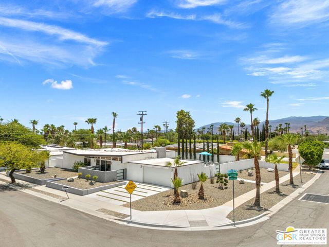 3351 E Paseo Barbara, Palm Springs CA: https://media.crmls.org/mediaz/8c02d776-c57d-4700-be99-827f4819f165.jpg