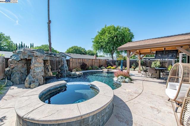 648 Buckeye Dr, Livermore CA: https://media.crmls.org/mediaz/8c02e689-faa1-4ff6-9af0-286442c2a903.jpg