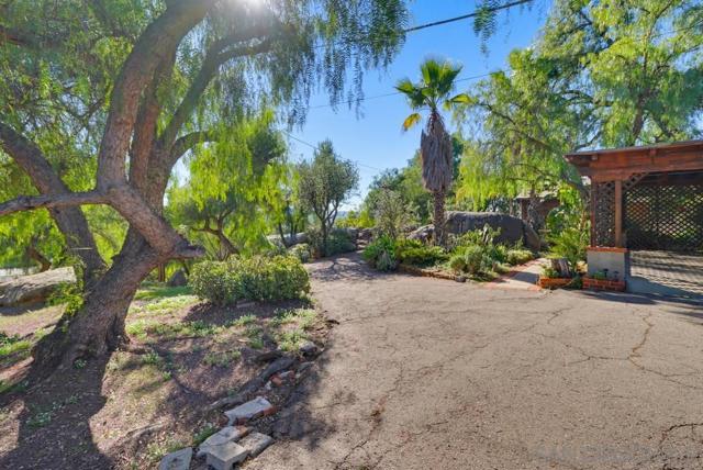 602 Starbright Ln, Alpine CA: https://media.crmls.org/mediaz/8c03037a-3e70-416d-bcb2-082f5d683fca.jpg