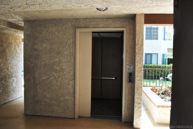2630 Erie St, San Diego CA: https://media.crmls.org/mediaz/8c030e0c-ce42-4c18-9d99-96d1db507f02.jpg