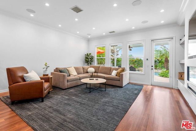 4110 Prado De Los Zorros, Calabasas CA: https://media.crmls.org/mediaz/8c0316a0-3bea-4d29-b5de-16411e04e633.jpg