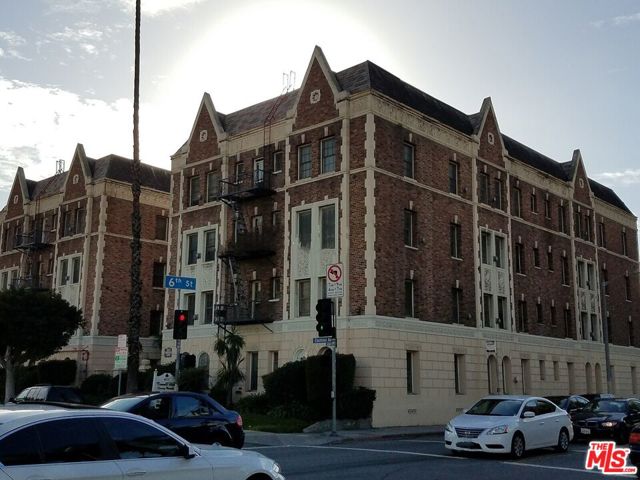 603 S Cochran Avenue, Los Angeles CA: https://media.crmls.org/mediaz/8c03bb80-ba6a-46c2-997f-8c7f8f166bab.jpg