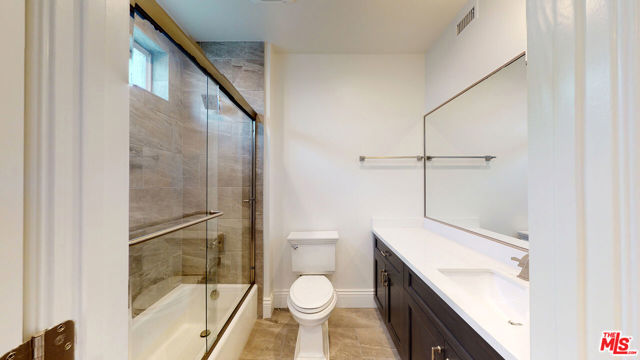 8700 Chalmers Drive, Los Angeles CA: https://media.crmls.org/mediaz/8c041bdb-98bc-4231-9002-eb9b3ef6800f.jpg