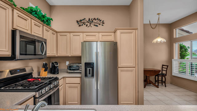 37953 Grand Oaks Avenue, Palm Desert CA: https://media.crmls.org/mediaz/8c0430e2-e620-4464-9de0-e1e920c67dce.jpg