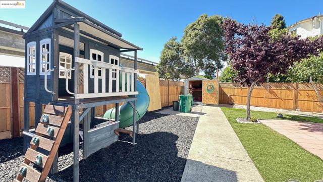 840 Key Route Blvd, Albany CA: https://media.crmls.org/mediaz/8c046491-7ac6-4669-9d44-02f52726ea58.jpg