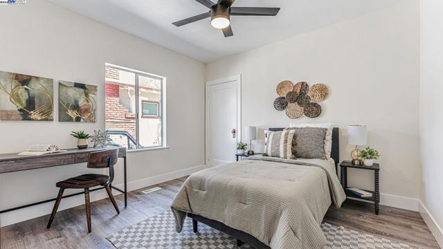 2827 Bartlett St, Oakland CA: https://media.crmls.org/mediaz/8c04f251-84df-40e6-a51d-dc94445eef2b.jpg
