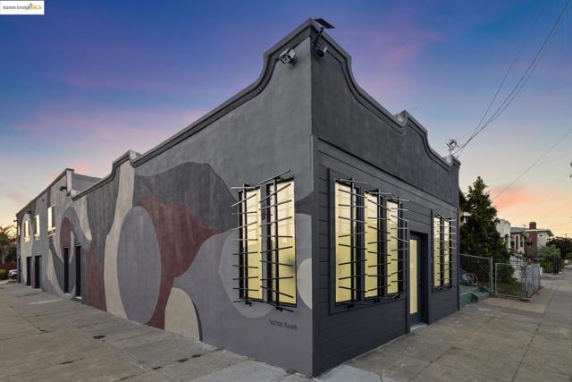 904 41st St, Oakland CA: https://media.crmls.org/mediaz/8c05913f-4ba1-4d68-b2fb-5b7beafe185f.jpg
