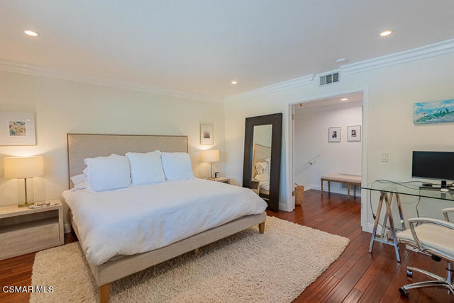 1453 Cheswick Place, Westlake Village CA: https://media.crmls.org/mediaz/8c05c512-c63c-413c-86b8-eaf45639109d.jpg