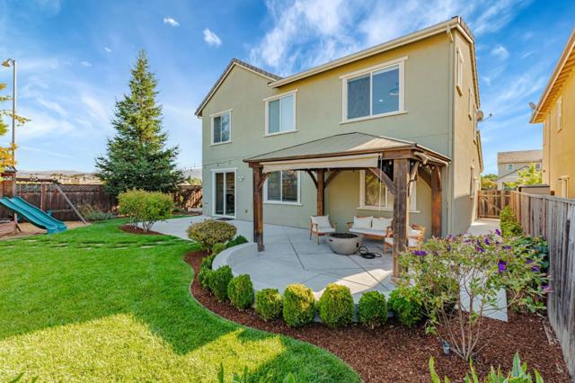 9565 Grande Drive, Gilroy CA: https://media.crmls.org/mediaz/8c05eac1-b8cd-44d4-bb4b-f5a64ebc23de.jpg